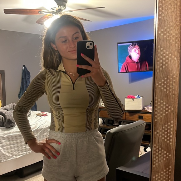 Athletic long sleeve - Picture 2 of 2